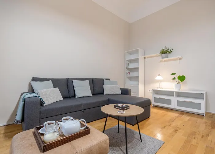 Quiet Near Everything * Budapesta