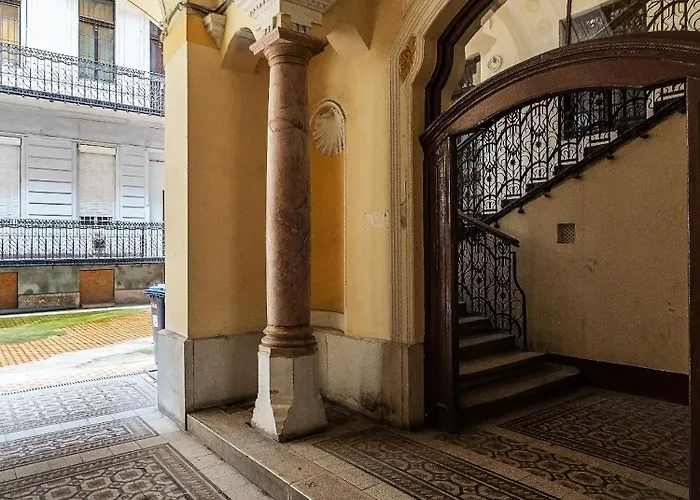 Quiet Near Everything Budapesta