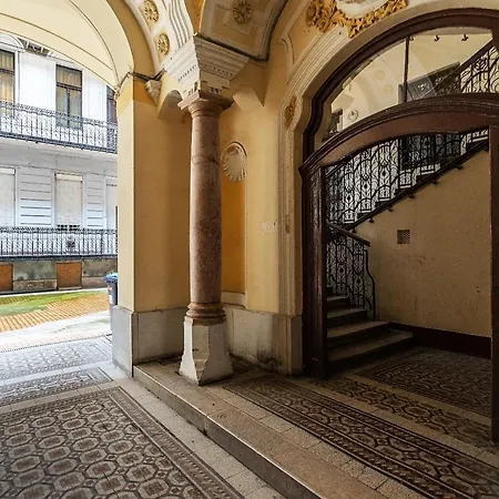 Quiet Near Everything 布达佩斯